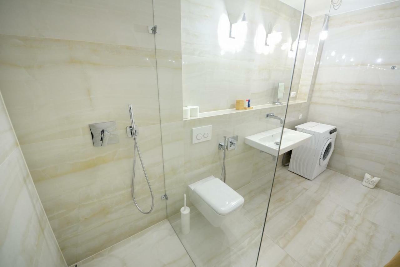 Center Aupark Apartment بييشتِني المظهر الخارجي الصورة